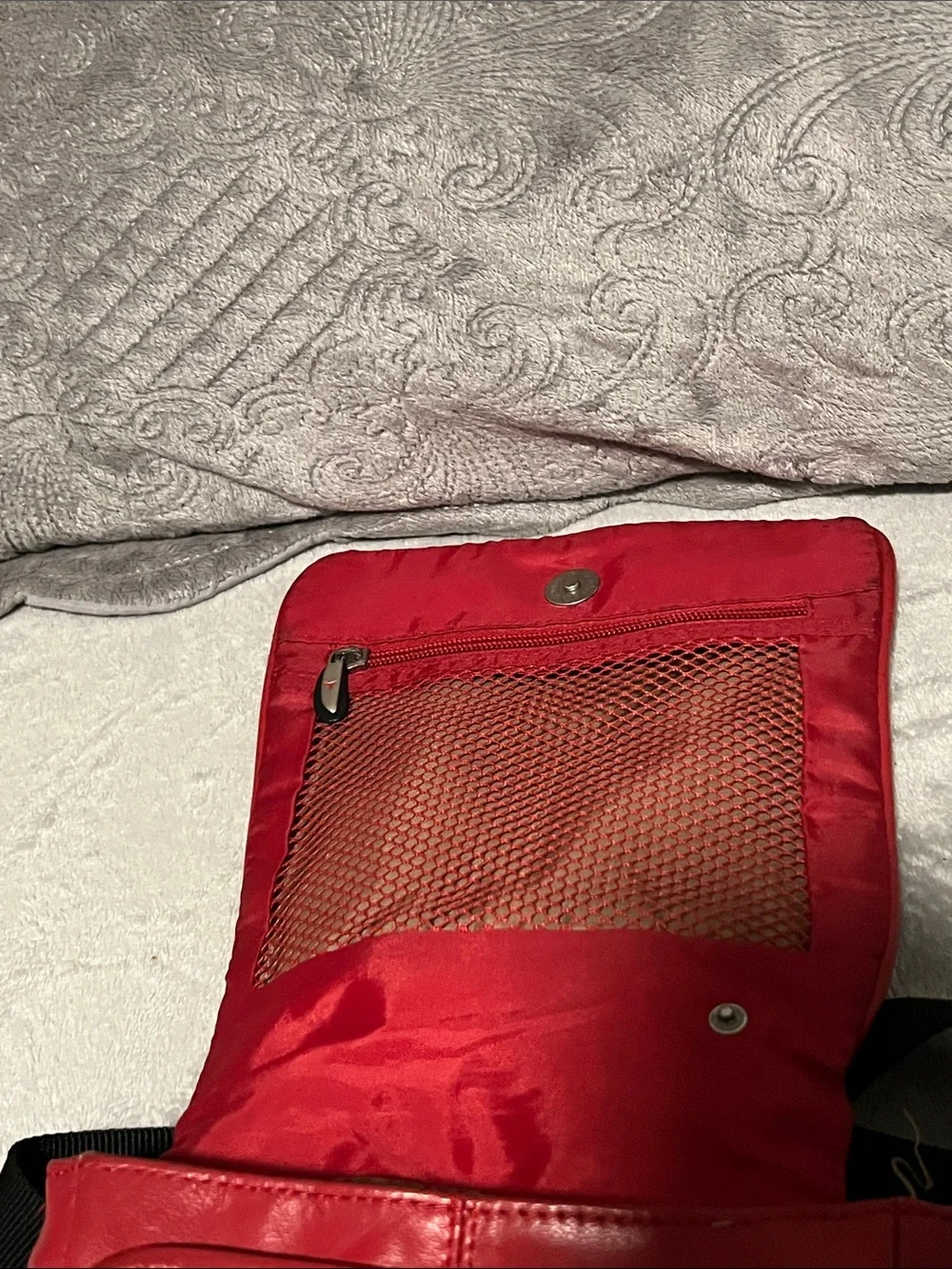 Travelon Red Crossbody Travel Bag-EUC - Picture 9 of 12